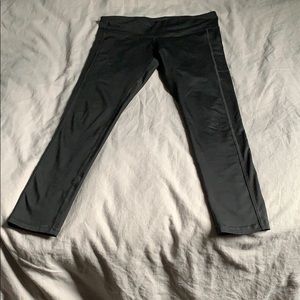 Black pocket yoga pants